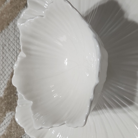 Lotus flower chip and dip 2 piece Ivory color. Ceramic. Heavy quality - Picture 3 of 10